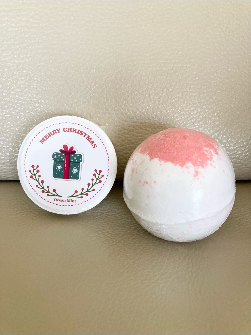 Christmas Gift Box; Tumbler, Candle, Spa Set, Socks, Pocket Hug - Picture 6 of 7
